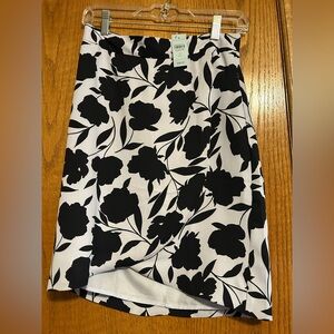 NWT - Ann Taylor Black and White Patterned Skirt